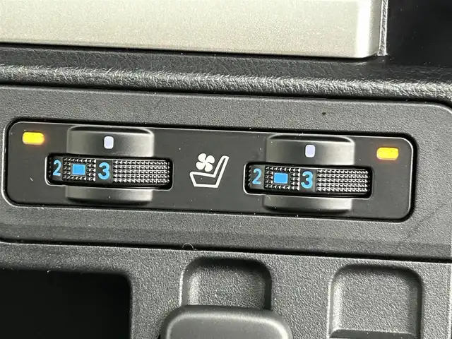 トヨタ ランドクルーザー プラド TX Lパッケージ 道央・札幌 2021(令3)年 1.2万km ブラック ・４WD/・寒冷地仕様/・サンルーフ /・ワンオーナー/・アルパイン９型メモリナビ/ 【CD/DVD/SD/MSV/BT/フルセグ】/・バックカメラ/・衝突被害軽減ブレーキ/・レーンキープアシスト/・レーダークルーズコントロール/・オートハイビーム/・クリアランスソナー /・黒革シート/・パワーシート /・シートヒーター /・エアシート /・オートハイビーム/・オートライト/・LEDヘッドライト/・フォグライト/・リアフォグ/・ヘッドライトウォッシャー/・GPSレーダー/・純正エンジンスターター /・社外AWスタッドレス積み込み/・純正ステップ積み込み
