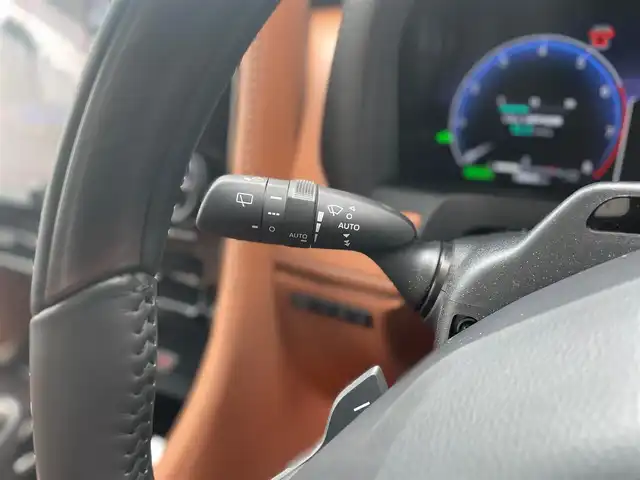 トヨタ ヴェルファイア ハイブリット Z プレミア 東京都 2023(令5)年 1.1万km プラチナホワイトパールマイカ トヨタセーフティーセンス/ワンオーナー/純正SDナビ/・フルセグTV/・FM・AM/・Bluetooth接続/本革レザーシート（茶）/・パワーシート/・後席エグゼクティブパワーシート/・シートヒーター/・エアーシート/両サイドムーンルーフ/後席フリップダウンモニター/バックカメラ/全周囲カメラ/両側パワースライドドア/パワーバックドア/デジタルインナーミラー/レーダークルーズコントロール/ヘッドアップディスプレイ/USB・Cタイプ入力端子/ドラレコ/ETC/WAC/19インチ純正AW/おくだけ充電/スマートキー/スペアキー/ABS/横滑り防止/取扱説明書＆保証書