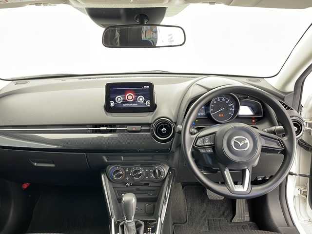 マツダ デミオ 15S 長野県 2018(平30)年 4.6万km スノーフレイクホワイトパールマイカ 純正ナビ（フルセグ/DVD/CD/BT）/スマートシティブレーキサポート/ブラインドスポットモニタリング (BSM)/レーンキープアシスト (LAS)/バックソナー/スペアーキー/ハロゲンヘッドライト/オートライト/アイドリングストップ/電動格納ドアミラー/プッシュスタート/フロアマット/ドアバイザー/冬タイヤ積込み/車両取扱説明書