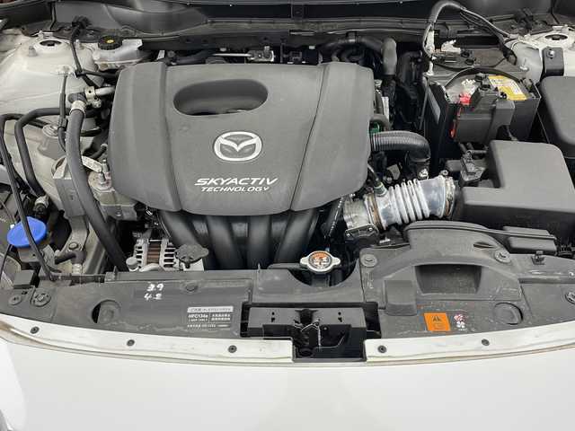 マツダ デミオ 15S 長野県 2018(平30)年 4.6万km スノーフレイクホワイトパールマイカ 純正ナビ（フルセグ/DVD/CD/BT）/スマートシティブレーキサポート/ブラインドスポットモニタリング (BSM)/レーンキープアシスト (LAS)/バックソナー/スペアーキー/ハロゲンヘッドライト/オートライト/アイドリングストップ/電動格納ドアミラー/プッシュスタート/フロアマット/ドアバイザー/冬タイヤ積込み/車両取扱説明書