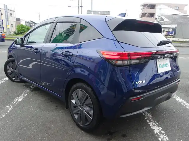 日産 ノート X 静岡県 2022(令4)年 2.3万km オーロラフレアブルーパール ワンオーナー　禁煙車/純正SDナビ/CD/DVD/BT/SD/フルセグTV/バックカメラ/ETC/ナビ連動型前後ドライブレコーダー/全方位運転支援システム/インテリジェントオートライト/LEDヘッドライト/プッシュスタートボタン/スマートキー×2個/純正フロアマット/ドアバイザー