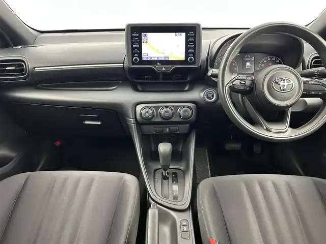 トヨタ ヤリス X 千葉県 2020(令2)年 6.9万km ブラック 禁煙車/プリクラッシュセーフティ/純正ディスプレイオーディオ/Bluetooth接続/バックカメラ/ブラインドスポットモニター/レーンアシスト/クリアランスソナー/リヤクロストラフィックアラート/パーキングサポートブレーキ/ロードサインアシスト/オートライト/オートハイビーム/横滑り防止機能/ビルトインETC/ステアリングスイッチ/純正フロアマット/取扱説明書