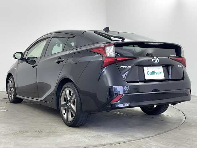 トヨタ プリウス Sツーリングセレクション 兵庫県 2019(令1)年 3.8万km アティチュードブラックマイカ ・純正ナビ/Bluetooth/CD/DVD/TV/・バックカメラ/・ビルドインETC/・トヨタセーフティセンス/・プリクラッシュセーフティ/・レーンキープアシスト/・盗難防止装置/・クリアランスソナー/・レーダークルーズコントロール/・前後コーナーセンサー/・前方ドライブレコーダー/・純正17インチアルミホイール/・純正フロアマット/・カーテンエアバッグ/・LEDオートライト/・オートマチックハイビーム/・レザーシート/・前席シートヒーター/・バックカメラ