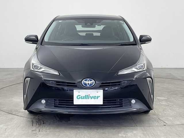 トヨタ プリウス Sツーリングセレクション 兵庫県 2019(令1)年 3.8万km アティチュードブラックマイカ ・純正ナビ/Bluetooth/CD/DVD/TV/・バックカメラ/・ビルドインETC/・トヨタセーフティセンス/・プリクラッシュセーフティ/・レーンキープアシスト/・盗難防止装置/・クリアランスソナー/・レーダークルーズコントロール/・前後コーナーセンサー/・前方ドライブレコーダー/・純正17インチアルミホイール/・純正フロアマット/・カーテンエアバッグ/・LEDオートライト/・オートマチックハイビーム/・レザーシート/・前席シートヒーター/・バックカメラ