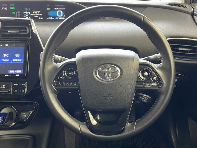 トヨタ プリウス Sツーリングセレクション 兵庫県 2019(令1)年 3.8万km アティチュードブラックマイカ ・純正ナビ/Bluetooth/CD/DVD/TV/・バックカメラ/・ビルドインETC/・トヨタセーフティセンス/・プリクラッシュセーフティ/・レーンキープアシスト/・盗難防止装置/・クリアランスソナー/・レーダークルーズコントロール/・前後コーナーセンサー/・前方ドライブレコーダー/・純正17インチアルミホイール/・純正フロアマット/・カーテンエアバッグ/・LEDオートライト/・オートマチックハイビーム/・レザーシート/・前席シートヒーター/・バックカメラ