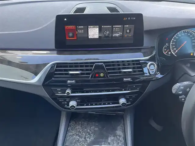 ＢＭＷ ５２３ｄ Mスポーツ 東京都 2017(平29)年 7.2万km アルピンホワイトⅢ 純正ＨＤＤナビ、フルセグＴＶ/ドライビングアシストプラス/・アクティブクルーズコントロール/・ステアリング/レーンコントロールアシスト/・レーンディバーチャーウォーニング/・レーンチェンジウォーニング/・アクティブサイドコリジョンプロテクション/・前車接近警告機能/・衝突回避/被害軽減ブレーキ/・後車衝突警告機能/・クロストラフィックウォーニング/パーキングアシストプラス/全方位カメラ/サンルーフ/ブラインドスポットモニター/レザーシート/全席シートヒーター/コーナーセンサー/ＬＥＤヘッドランプ/純正19インチAW(Mスポーツ)/Mスポーツサスペンション/ETC/保証書、取説/スペアキー有