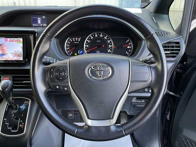 トヨタ ノア Si 道北・旭川 2014(平26)年 13.5万km ボルドーマイカメタリック /４WD//寒冷地仕様//純正メモリーナビ//CD/フルセグTV/BT//社外フリップダウンモニター//バックカメラ//片側電動スライドドア//前後ドライブレコーダー//ワイパーデアイサー//オートライト//LEDヘッドライト//ETC//純正AW//純正フロアマット//純正エンジンスターター一体型スマートキー//スペアキー1本//社外AWスタッドレスタイヤ積込//保証書//取扱説明書