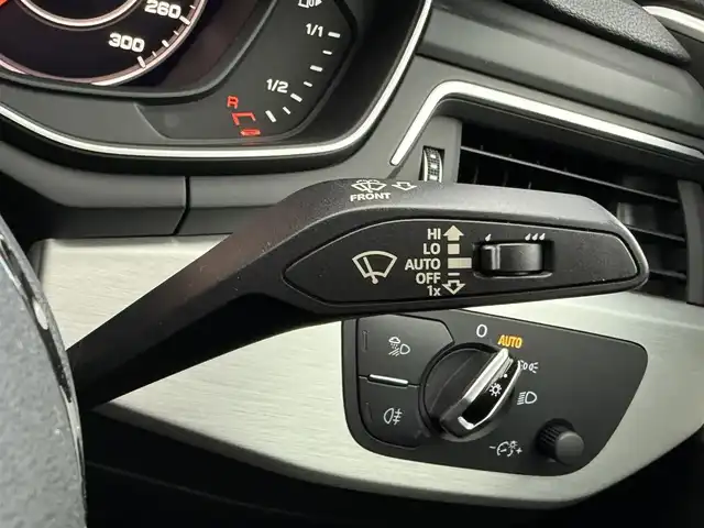 アウディ Ａ４ 2.0TFSIスポーツ S ライン PKG 静岡県 2016(平28)年 2.6万km ミトスブラックメタリック ハーフレザーシート/マトリクスLEDヘッドライト/バーチャルコックピット/MMI/(CD/DVD/Bluetooth/フルセグ)/バックカメラ/クルーズコントロール/レーンキープアシスト/パーキングアシスト/アドバンストキー/パワーシート/シートヒーター/ETC/フロアマット/純正18インチアルミホイール/保証書/取説/スペアキー