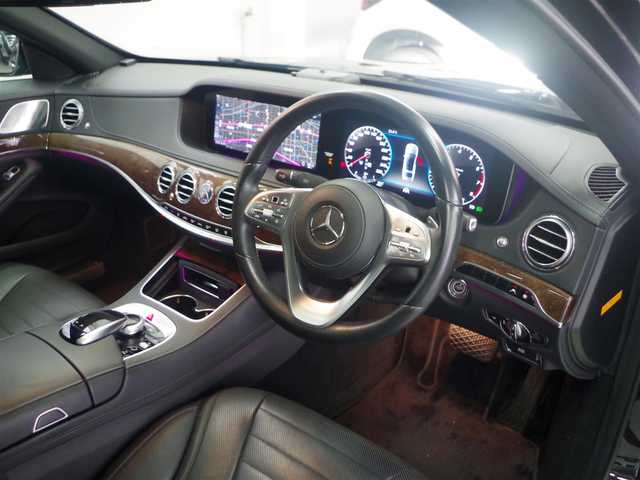 メルセデス・ベンツ Ｓ４００ 兵庫県 2017(平29)年 4万km オブシディアンブラック 登録時走行距離39247km/レザーエクスクルーシブパッケージ/純正ナビ　/フルセグTV/(FM.AM.BT)/全方位カメラ　/サンルーフ　/前後ドライブレコーダー/ブルメスター　/Ａｐｐｌｅｃａｒｐｌａｙ　/デジタルインナーミラー　/シートヒーター（D+N席)/ＥＴＣ２．０　　/ベンチレーション　/衝突軽減ブレーキ　/レーンキープアシスト　/アクティブクルーズコントロール/ＬＫＡ/LEDヘッドライト/純正フロアマット/パーキングアシスト/アイドリングストップ/イージークローザー/18インチ純正AW/パワーバックドア
