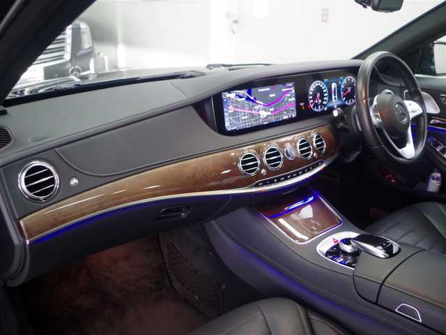 メルセデス・ベンツ Ｓ４００ 兵庫県 2017(平29)年 4万km オブシディアンブラック 登録時走行距離39247km/レザーエクスクルーシブパッケージ/純正ナビ　/フルセグTV/(FM.AM.BT)/全方位カメラ　/サンルーフ　/前後ドライブレコーダー/ブルメスター　/Ａｐｐｌｅｃａｒｐｌａｙ　/デジタルインナーミラー　/シートヒーター（D+N席)/ＥＴＣ２．０　　/ベンチレーション　/衝突軽減ブレーキ　/レーンキープアシスト　/アクティブクルーズコントロール/ＬＫＡ/LEDヘッドライト/純正フロアマット/パーキングアシスト/アイドリングストップ/イージークローザー/18インチ純正AW/パワーバックドア