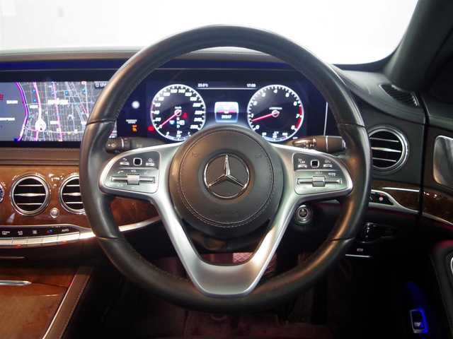 メルセデス・ベンツ Ｓ４００ 兵庫県 2017(平29)年 4万km オブシディアンブラック 登録時走行距離39247km/レザーエクスクルーシブパッケージ/純正ナビ　/フルセグTV/(FM.AM.BT)/全方位カメラ　/サンルーフ　/前後ドライブレコーダー/ブルメスター　/Ａｐｐｌｅｃａｒｐｌａｙ　/デジタルインナーミラー　/シートヒーター（D+N席)/ＥＴＣ２．０　　/ベンチレーション　/衝突軽減ブレーキ　/レーンキープアシスト　/アクティブクルーズコントロール/ＬＫＡ/LEDヘッドライト/純正フロアマット/パーキングアシスト/アイドリングストップ/イージークローザー/18インチ純正AW/パワーバックドア