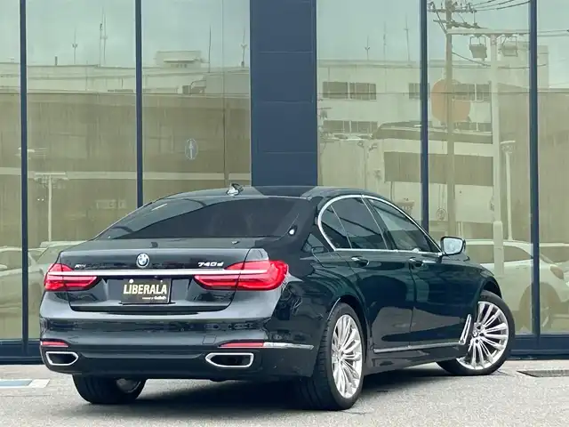 ＢＭＷ ７４０ｄ xDrive エクセレンス 石川県 2017(平29)年 4万km 黒 4WD/純正HDDナビ/　Bluetooth・AM/FM・CD・DVD・USB/harman/kardonプレミアムサウンド/フルセグTV/ETC/全方位カメラ/ドライブレコーダー/サンルーフ/アダプティブクルーズコントロール/パワーシート（D+N席）/シートメモリー/シートヒーター（全席）/エアシート（D+N席）/AUTO HOLD/アンチロック・ブレーキ・システム/衝突被害軽減システム/横滑り防止装置/前後コーナーセンサー/レーンキープアシスト/盗難防止装置/パーキングアシスト/アイドリングストップ/エアバッグ（W+サイド）/カーテンエアバッグ/オートマチックハイビーム/LEDヘッドライト/純正アルミホイール/スマートキー/プッシュスタート/スペアキー×2