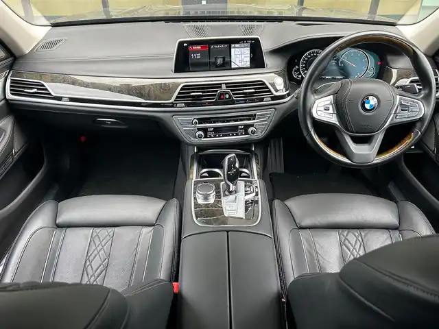 ＢＭＷ ７４０ｄ xDrive エクセレンス 石川県 2017(平29)年 4万km 黒 4WD/純正HDDナビ/　Bluetooth・AM/FM・CD・DVD・USB/harman/kardonプレミアムサウンド/フルセグTV/ETC/全方位カメラ/ドライブレコーダー/サンルーフ/アダプティブクルーズコントロール/パワーシート（D+N席）/シートメモリー/シートヒーター（全席）/エアシート（D+N席）/AUTO HOLD/アンチロック・ブレーキ・システム/衝突被害軽減システム/横滑り防止装置/前後コーナーセンサー/レーンキープアシスト/盗難防止装置/パーキングアシスト/アイドリングストップ/エアバッグ（W+サイド）/カーテンエアバッグ/オートマチックハイビーム/LEDヘッドライト/純正アルミホイール/スマートキー/プッシュスタート/スペアキー×2