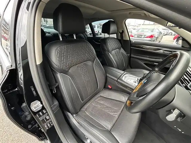 ＢＭＷ ７４０ｄ xDrive エクセレンス 石川県 2017(平29)年 4万km 黒 4WD/純正HDDナビ/　Bluetooth・AM/FM・CD・DVD・USB/harman/kardonプレミアムサウンド/フルセグTV/ETC/全方位カメラ/ドライブレコーダー/サンルーフ/アダプティブクルーズコントロール/パワーシート（D+N席）/シートメモリー/シートヒーター（全席）/エアシート（D+N席）/AUTO HOLD/アンチロック・ブレーキ・システム/衝突被害軽減システム/横滑り防止装置/前後コーナーセンサー/レーンキープアシスト/盗難防止装置/パーキングアシスト/アイドリングストップ/エアバッグ（W+サイド）/カーテンエアバッグ/オートマチックハイビーム/LEDヘッドライト/純正アルミホイール/スマートキー/プッシュスタート/スペアキー×2
