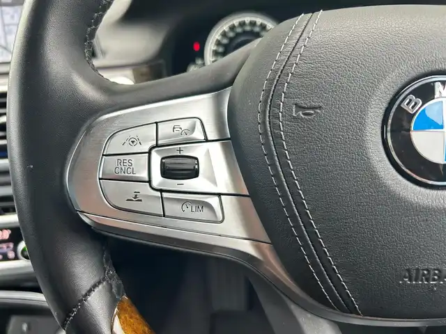 ＢＭＷ ７４０ｄ xDrive エクセレンス 石川県 2017(平29)年 4万km 黒 4WD/純正HDDナビ/　Bluetooth・AM/FM・CD・DVD・USB/harman/kardonプレミアムサウンド/フルセグTV/ETC/全方位カメラ/ドライブレコーダー/サンルーフ/アダプティブクルーズコントロール/パワーシート（D+N席）/シートメモリー/シートヒーター（全席）/エアシート（D+N席）/AUTO HOLD/アンチロック・ブレーキ・システム/衝突被害軽減システム/横滑り防止装置/前後コーナーセンサー/レーンキープアシスト/盗難防止装置/パーキングアシスト/アイドリングストップ/エアバッグ（W+サイド）/カーテンエアバッグ/オートマチックハイビーム/LEDヘッドライト/純正アルミホイール/スマートキー/プッシュスタート/スペアキー×2