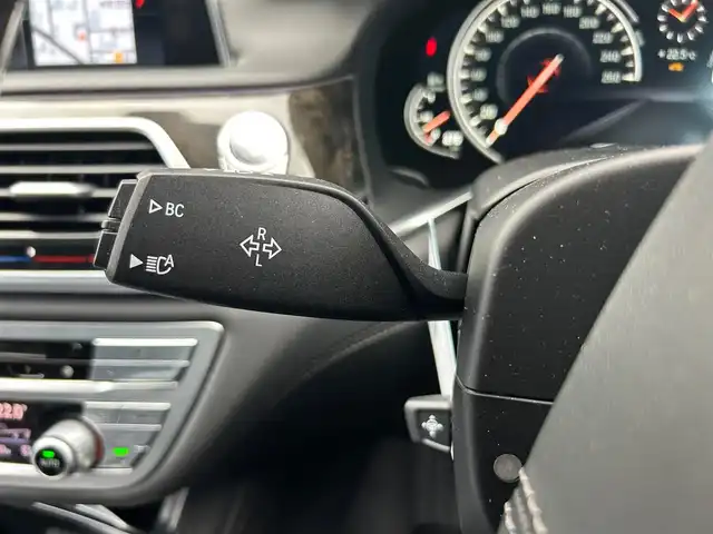 ＢＭＷ ７４０ｄ xDrive エクセレンス 石川県 2017(平29)年 4万km 黒 4WD/純正HDDナビ/　Bluetooth・AM/FM・CD・DVD・USB/harman/kardonプレミアムサウンド/フルセグTV/ETC/全方位カメラ/ドライブレコーダー/サンルーフ/アダプティブクルーズコントロール/パワーシート（D+N席）/シートメモリー/シートヒーター（全席）/エアシート（D+N席）/AUTO HOLD/アンチロック・ブレーキ・システム/衝突被害軽減システム/横滑り防止装置/前後コーナーセンサー/レーンキープアシスト/盗難防止装置/パーキングアシスト/アイドリングストップ/エアバッグ（W+サイド）/カーテンエアバッグ/オートマチックハイビーム/LEDヘッドライト/純正アルミホイール/スマートキー/プッシュスタート/スペアキー×2