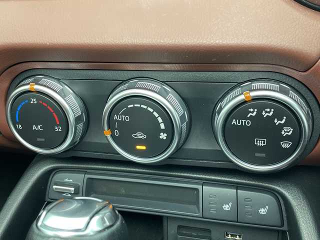 マツダ ロードスター ＲＦ VS 愛知県 2017(平29)年 3.3万km セラミックM 純正メモリーナビ/CD/DVD/フルセグTV/バックカメラ/純正エンジンスターター/茶革レザーシート/シートヒーター/スマートキー/BOSEサウンド/プッシュスタート/レーダーブレーキ/スペアキー×1/ETC/純正フロアマット/LEDヘッドライト/純正17インチアルミホイール/電動オープン/パドルシフト/ブラインドスポットモニター/取扱説明書