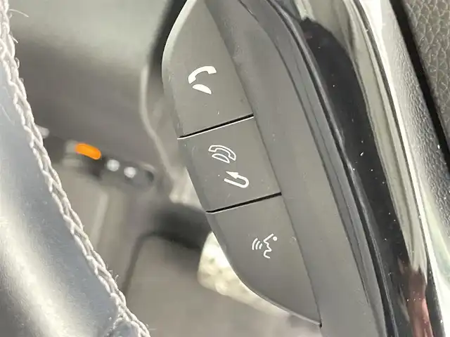 ホンダ ヴェゼル ハイブリッド RS ホンダセンシング 千葉県 2017(平29)年 5.6万km ホワイトオーキッドパール ホンダセンシング/・衝突軽減ブレーキ/・歩行者事故低減ステアリング/・アダプティブ・クルーズ・コントロール/・車線維持支援システム/・路外逸脱抑制機能/・誤発進抑制機能/・先行車発進お知らせ機能/・標識認識機能/純正8インチSDナビ/CD DVD BT フルセグ/バックカメラ/LEDオートライト/ハーフレザーシート/前席シートヒーター/パドルシフト/純正18インチアルミホイール/プッシュスタート/スマートキー/ETC