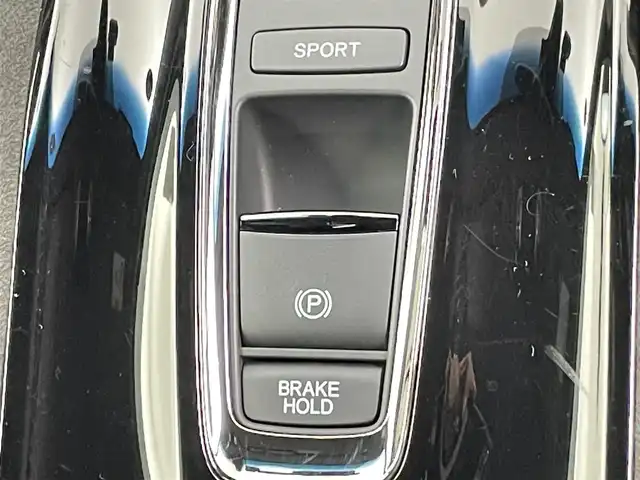 ホンダ ヴェゼル ハイブリッド RS ホンダセンシング 千葉県 2017(平29)年 5.6万km ホワイトオーキッドパール ホンダセンシング/・衝突軽減ブレーキ/・歩行者事故低減ステアリング/・アダプティブ・クルーズ・コントロール/・車線維持支援システム/・路外逸脱抑制機能/・誤発進抑制機能/・先行車発進お知らせ機能/・標識認識機能/純正8インチSDナビ/CD DVD BT フルセグ/バックカメラ/LEDオートライト/ハーフレザーシート/前席シートヒーター/パドルシフト/純正18インチアルミホイール/プッシュスタート/スマートキー/ETC