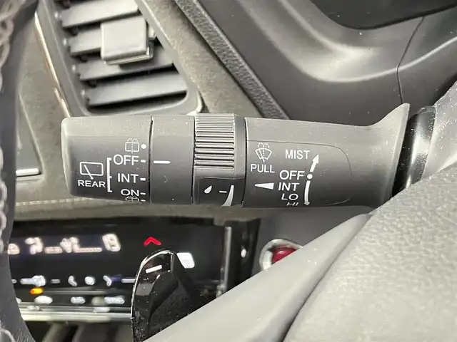 ホンダ ヴェゼル ハイブリッド RS ホンダセンシング 千葉県 2017(平29)年 5.6万km ホワイトオーキッドパール ホンダセンシング/・衝突軽減ブレーキ/・歩行者事故低減ステアリング/・アダプティブ・クルーズ・コントロール/・車線維持支援システム/・路外逸脱抑制機能/・誤発進抑制機能/・先行車発進お知らせ機能/・標識認識機能/純正8インチSDナビ/CD DVD BT フルセグ/バックカメラ/LEDオートライト/ハーフレザーシート/前席シートヒーター/パドルシフト/純正18インチアルミホイール/プッシュスタート/スマートキー/ETC
