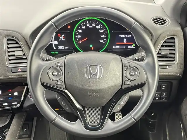 ホンダ ヴェゼル ハイブリッド RS ホンダセンシング 千葉県 2017(平29)年 5.6万km ホワイトオーキッドパール ホンダセンシング/・衝突軽減ブレーキ/・歩行者事故低減ステアリング/・アダプティブ・クルーズ・コントロール/・車線維持支援システム/・路外逸脱抑制機能/・誤発進抑制機能/・先行車発進お知らせ機能/・標識認識機能/純正8インチSDナビ/CD DVD BT フルセグ/バックカメラ/LEDオートライト/ハーフレザーシート/前席シートヒーター/パドルシフト/純正18インチアルミホイール/プッシュスタート/スマートキー/ETC