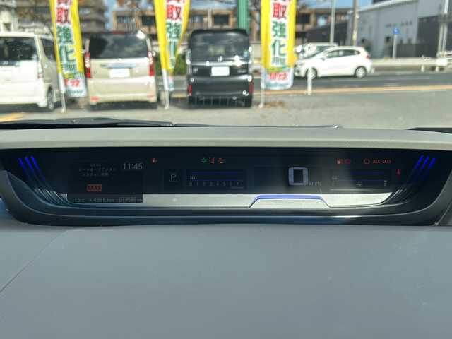 ホンダ フリード G ホンダセンシング 鳥取県 2017(平29)年 8万km クリスタルブラックパール ナビ装着用スペシャルパッケージ＋ETC車載器(ナビ連動)/Honda SENSING/Hondaスマートキーシステム＋イモビライザー/スライドドアイージークローザー(リア両側)/左側パワースライドドア/右側パワースライドドア/LEDヘッドライト＋アクティブコーナリングライト/センターテーブル/バックカメラ/アイドリングストップ/クルーズコントロール/ドアバイザー/プッシュスタート/ETC/AM/FM、CD/DVD/Bluetooth、iPod