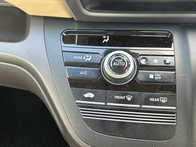 ホンダ フリード G ホンダセンシング 鳥取県 2017(平29)年 8万km クリスタルブラックパール ナビ装着用スペシャルパッケージ＋ETC車載器(ナビ連動)/Honda SENSING/Hondaスマートキーシステム＋イモビライザー/スライドドアイージークローザー(リア両側)/左側パワースライドドア/右側パワースライドドア/LEDヘッドライト＋アクティブコーナリングライト/センターテーブル/バックカメラ/アイドリングストップ/クルーズコントロール/ドアバイザー/プッシュスタート/ETC/AM/FM、CD/DVD/Bluetooth、iPod