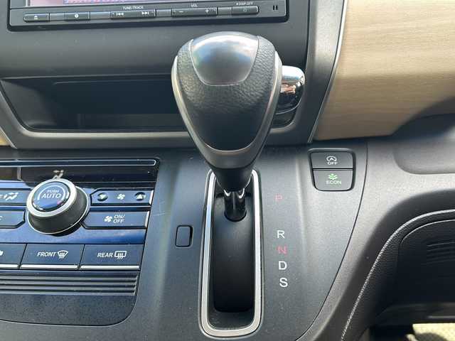 ホンダ フリード G ホンダセンシング 鳥取県 2017(平29)年 8万km クリスタルブラックパール ナビ装着用スペシャルパッケージ＋ETC車載器(ナビ連動)/Honda SENSING/Hondaスマートキーシステム＋イモビライザー/スライドドアイージークローザー(リア両側)/左側パワースライドドア/右側パワースライドドア/LEDヘッドライト＋アクティブコーナリングライト/センターテーブル/バックカメラ/アイドリングストップ/クルーズコントロール/ドアバイザー/プッシュスタート/ETC/AM/FM、CD/DVD/Bluetooth、iPod