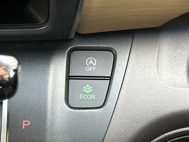 ホンダ フリード G ホンダセンシング 鳥取県 2017(平29)年 8万km クリスタルブラックパール ナビ装着用スペシャルパッケージ＋ETC車載器(ナビ連動)/Honda SENSING/Hondaスマートキーシステム＋イモビライザー/スライドドアイージークローザー(リア両側)/左側パワースライドドア/右側パワースライドドア/LEDヘッドライト＋アクティブコーナリングライト/センターテーブル/バックカメラ/アイドリングストップ/クルーズコントロール/ドアバイザー/プッシュスタート/ETC/AM/FM、CD/DVD/Bluetooth、iPod