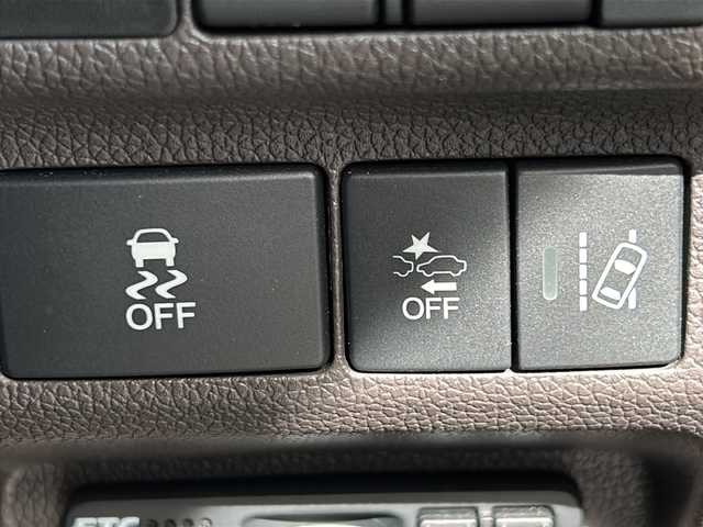 ホンダ フリード G ホンダセンシング 鳥取県 2017(平29)年 8万km クリスタルブラックパール ナビ装着用スペシャルパッケージ＋ETC車載器(ナビ連動)/Honda SENSING/Hondaスマートキーシステム＋イモビライザー/スライドドアイージークローザー(リア両側)/左側パワースライドドア/右側パワースライドドア/LEDヘッドライト＋アクティブコーナリングライト/センターテーブル/バックカメラ/アイドリングストップ/クルーズコントロール/ドアバイザー/プッシュスタート/ETC/AM/FM、CD/DVD/Bluetooth、iPod