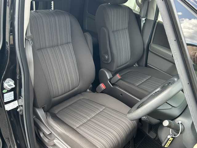 ホンダ フリード G ホンダセンシング 鳥取県 2017(平29)年 8万km クリスタルブラックパール ナビ装着用スペシャルパッケージ＋ETC車載器(ナビ連動)/Honda SENSING/Hondaスマートキーシステム＋イモビライザー/スライドドアイージークローザー(リア両側)/左側パワースライドドア/右側パワースライドドア/LEDヘッドライト＋アクティブコーナリングライト/センターテーブル/バックカメラ/アイドリングストップ/クルーズコントロール/ドアバイザー/プッシュスタート/ETC/AM/FM、CD/DVD/Bluetooth、iPod