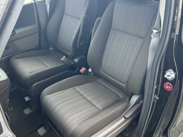 ホンダ フリード G ホンダセンシング 鳥取県 2017(平29)年 8万km クリスタルブラックパール ナビ装着用スペシャルパッケージ＋ETC車載器(ナビ連動)/Honda SENSING/Hondaスマートキーシステム＋イモビライザー/スライドドアイージークローザー(リア両側)/左側パワースライドドア/右側パワースライドドア/LEDヘッドライト＋アクティブコーナリングライト/センターテーブル/バックカメラ/アイドリングストップ/クルーズコントロール/ドアバイザー/プッシュスタート/ETC/AM/FM、CD/DVD/Bluetooth、iPod