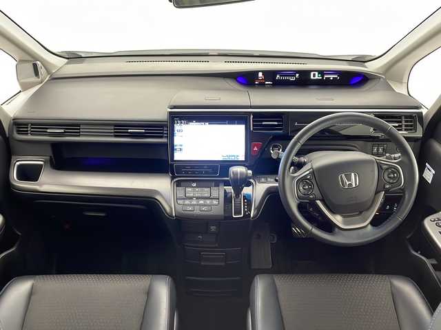 ホンダ ステップワゴン スパーダ クルスピセンシング 宮崎県 2021(令3)年 5.9万km プラチナホワイトパール ワンオーナー/Honda SENSING/〇衝突軽減ブレーキ〈CMBS〉/〇誤発進抑制機能/〇歩行者事故低減ステアリング/〇路外逸脱抑制機能/〇渋滞追従機能付ACC〈アダプティブ・クルーズ・コントロール〉/〇LKAS〈車線維持支援システム〉/〇先行車発進お知らせ機能/〇標識認識機能/純正10インチSDナビ/フルセグTV/CD/DVD/Bluetooth/バックカメラ/純正11.6インチ後席フリップダウンモニター(VM-185EN)/両側パワースライドドア/わくわくゲート/FABTECT(撥水撥油シート)/シートヒーター/パドルシフト/純正17インチAW/ビルトインETC2.0/LEDヘッドライト/前後ドライブレコーダー/スマートキー×2/保証書/取扱説明書