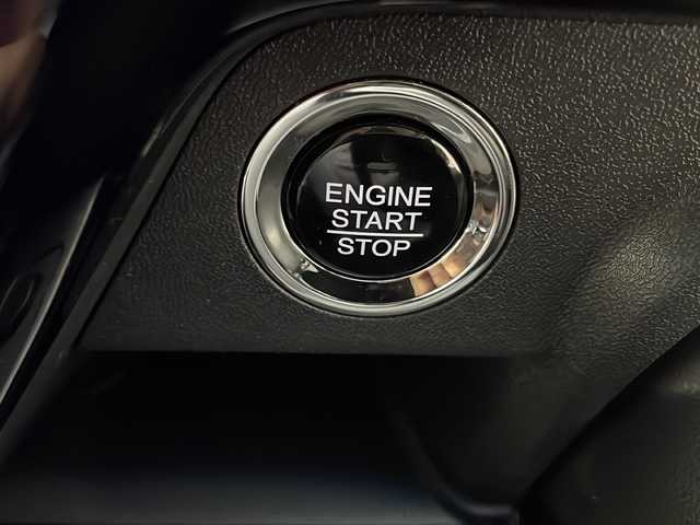 ホンダ ステップワゴン スパーダ クルスピセンシング 宮崎県 2021(令3)年 5.9万km プラチナホワイトパール ワンオーナー/Honda SENSING/〇衝突軽減ブレーキ〈CMBS〉/〇誤発進抑制機能/〇歩行者事故低減ステアリング/〇路外逸脱抑制機能/〇渋滞追従機能付ACC〈アダプティブ・クルーズ・コントロール〉/〇LKAS〈車線維持支援システム〉/〇先行車発進お知らせ機能/〇標識認識機能/純正10インチSDナビ/フルセグTV/CD/DVD/Bluetooth/バックカメラ/純正11.6インチ後席フリップダウンモニター(VM-185EN)/両側パワースライドドア/わくわくゲート/FABTECT(撥水撥油シート)/シートヒーター/パドルシフト/純正17インチAW/ビルトインETC2.0/LEDヘッドライト/前後ドライブレコーダー/スマートキー×2/保証書/取扱説明書