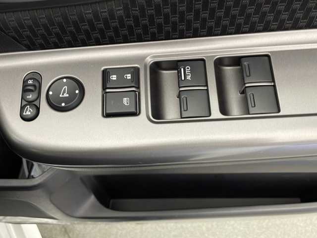 ホンダ ステップワゴン スパーダ クルスピセンシング 宮崎県 2021(令3)年 5.9万km プラチナホワイトパール ワンオーナー/Honda SENSING/〇衝突軽減ブレーキ〈CMBS〉/〇誤発進抑制機能/〇歩行者事故低減ステアリング/〇路外逸脱抑制機能/〇渋滞追従機能付ACC〈アダプティブ・クルーズ・コントロール〉/〇LKAS〈車線維持支援システム〉/〇先行車発進お知らせ機能/〇標識認識機能/純正10インチSDナビ/フルセグTV/CD/DVD/Bluetooth/バックカメラ/純正11.6インチ後席フリップダウンモニター(VM-185EN)/両側パワースライドドア/わくわくゲート/FABTECT(撥水撥油シート)/シートヒーター/パドルシフト/純正17インチAW/ビルトインETC2.0/LEDヘッドライト/前後ドライブレコーダー/スマートキー×2/保証書/取扱説明書