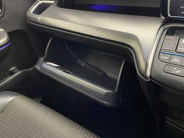 ホンダ ステップワゴン スパーダ クルスピセンシング 宮崎県 2021(令3)年 5.9万km プラチナホワイトパール ワンオーナー/Honda SENSING/〇衝突軽減ブレーキ〈CMBS〉/〇誤発進抑制機能/〇歩行者事故低減ステアリング/〇路外逸脱抑制機能/〇渋滞追従機能付ACC〈アダプティブ・クルーズ・コントロール〉/〇LKAS〈車線維持支援システム〉/〇先行車発進お知らせ機能/〇標識認識機能/純正10インチSDナビ/フルセグTV/CD/DVD/Bluetooth/バックカメラ/純正11.6インチ後席フリップダウンモニター(VM-185EN)/両側パワースライドドア/わくわくゲート/FABTECT(撥水撥油シート)/シートヒーター/パドルシフト/純正17インチAW/ビルトインETC2.0/LEDヘッドライト/前後ドライブレコーダー/スマートキー×2/保証書/取扱説明書