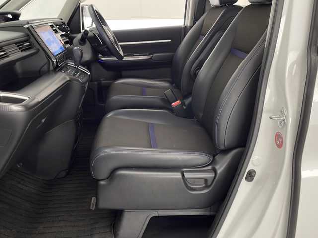 ホンダ ステップワゴン スパーダ クルスピセンシング 宮崎県 2021(令3)年 5.9万km プラチナホワイトパール ワンオーナー/Honda SENSING/〇衝突軽減ブレーキ〈CMBS〉/〇誤発進抑制機能/〇歩行者事故低減ステアリング/〇路外逸脱抑制機能/〇渋滞追従機能付ACC〈アダプティブ・クルーズ・コントロール〉/〇LKAS〈車線維持支援システム〉/〇先行車発進お知らせ機能/〇標識認識機能/純正10インチSDナビ/フルセグTV/CD/DVD/Bluetooth/バックカメラ/純正11.6インチ後席フリップダウンモニター(VM-185EN)/両側パワースライドドア/わくわくゲート/FABTECT(撥水撥油シート)/シートヒーター/パドルシフト/純正17インチAW/ビルトインETC2.0/LEDヘッドライト/前後ドライブレコーダー/スマートキー×2/保証書/取扱説明書