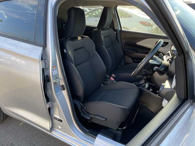 スズキ スイフト XG 道東・釧路十勝 2025(令7)年 0.1千km スターシルバーメタリック ナビなし/4WD　/スズキ　セーフティ　サポート　/前後コーナーセンサー　/レーンアシスト　/デュアルセンサーブレーキサポート/横滑り防止装置　/スマートキー　/プッシュスタート　/純正ＬＥＤヘッドライト