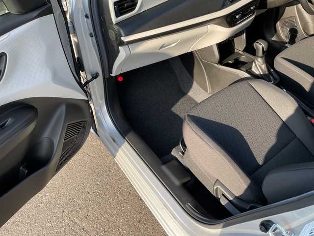 スズキ スイフト XG 道東・釧路十勝 2025(令7)年 0.1千km スターシルバーメタリック ナビなし/4WD　/スズキ　セーフティ　サポート　/前後コーナーセンサー　/レーンアシスト　/デュアルセンサーブレーキサポート/横滑り防止装置　/スマートキー　/プッシュスタート　/純正ＬＥＤヘッドライト