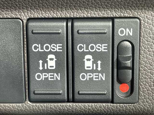 ホンダ フリード ハイブリット 神奈川県 2022(令4)年 3.1万km クリスタルブラックパール 社外SDナビ/（AM/FM/フルセグ/Bluetooth/CD/DVD)/衝突被害軽減システム/車線逸脱警報/ホンダセンシング/バックカメラ/クルーズコントロール/両側パワースライドドア/横滑り防止装置/ETC/アイドリングストップ/LEDヘッドライト/フォグランプ/オートライト/ウィンカーミラー/電動格納ミラー/シートリフター/プッシュスタート/スマートキー/フロアマット/スペアキー/保証書