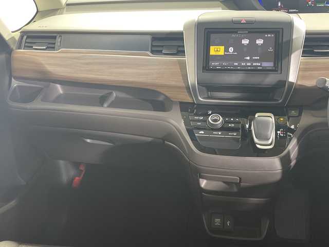 ホンダ フリード ハイブリット 神奈川県 2022(令4)年 3.1万km クリスタルブラックパール 社外SDナビ/（AM/FM/フルセグ/Bluetooth/CD/DVD)/衝突被害軽減システム/車線逸脱警報/ホンダセンシング/バックカメラ/クルーズコントロール/両側パワースライドドア/横滑り防止装置/ETC/アイドリングストップ/LEDヘッドライト/フォグランプ/オートライト/ウィンカーミラー/電動格納ミラー/シートリフター/プッシュスタート/スマートキー/フロアマット/スペアキー/保証書