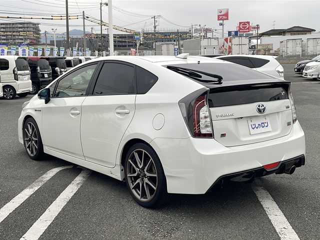 トヨタ プリウス S ツーリングセレ G’s 熊本県 2012(平24)年 12.6万km ホワイトパールクリスタルシャイン (株)IDOMが運営する【じしゃロン熊本店】の自社ローン対象車両になります。こちらは現金ご利用時の価格です。自社ローンご希望の方は別途その旨お申付け下さい。　/社外ナビ（CN-S300WD）/バックカメラ/フルセグテレビ/DVD/CD/Bluetooth接続/ETC/クルーズコントロール/HIDヘッドライト/オートライト/スマートキー/純正18インチアルミホイール