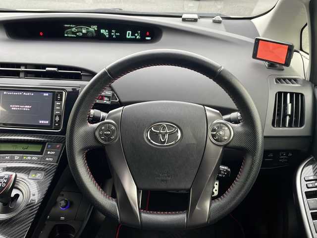 トヨタ プリウス S ツーリングセレ G’s 熊本県 2012(平24)年 12.6万km ホワイトパールクリスタルシャイン (株)IDOMが運営する【じしゃロン熊本店】の自社ローン対象車両になります。こちらは現金ご利用時の価格です。自社ローンご希望の方は別途その旨お申付け下さい。　/社外ナビ（CN-S300WD）/バックカメラ/フルセグテレビ/DVD/CD/Bluetooth接続/ETC/クルーズコントロール/HIDヘッドライト/オートライト/スマートキー/純正18インチアルミホイール