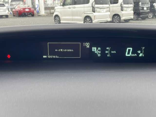 トヨタ プリウス S ツーリングセレ G’s 熊本県 2012(平24)年 12.6万km ホワイトパールクリスタルシャイン (株)IDOMが運営する【じしゃロン熊本店】の自社ローン対象車両になります。こちらは現金ご利用時の価格です。自社ローンご希望の方は別途その旨お申付け下さい。　/社外ナビ（CN-S300WD）/バックカメラ/フルセグテレビ/DVD/CD/Bluetooth接続/ETC/クルーズコントロール/HIDヘッドライト/オートライト/スマートキー/純正18インチアルミホイール