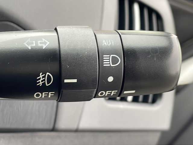 トヨタ プリウス S ツーリングセレ G’s 熊本県 2012(平24)年 12.6万km ホワイトパールクリスタルシャイン (株)IDOMが運営する【じしゃロン熊本店】の自社ローン対象車両になります。こちらは現金ご利用時の価格です。自社ローンご希望の方は別途その旨お申付け下さい。　/社外ナビ（CN-S300WD）/バックカメラ/フルセグテレビ/DVD/CD/Bluetooth接続/ETC/クルーズコントロール/HIDヘッドライト/オートライト/スマートキー/純正18インチアルミホイール