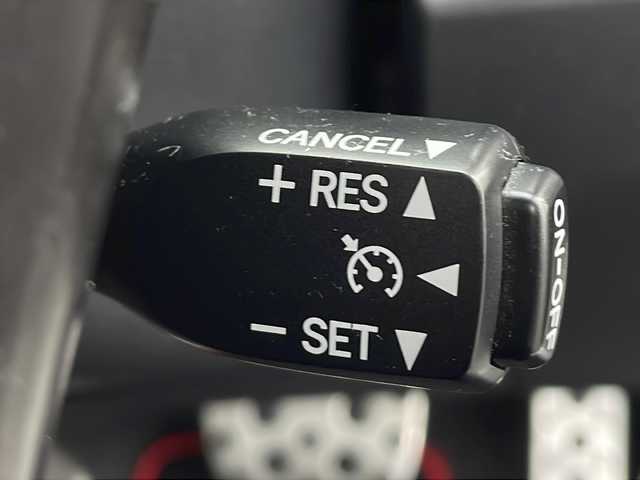 トヨタ プリウス S ツーリングセレ G’s 熊本県 2012(平24)年 12.6万km ホワイトパールクリスタルシャイン (株)IDOMが運営する【じしゃロン熊本店】の自社ローン対象車両になります。こちらは現金ご利用時の価格です。自社ローンご希望の方は別途その旨お申付け下さい。　/社外ナビ（CN-S300WD）/バックカメラ/フルセグテレビ/DVD/CD/Bluetooth接続/ETC/クルーズコントロール/HIDヘッドライト/オートライト/スマートキー/純正18インチアルミホイール