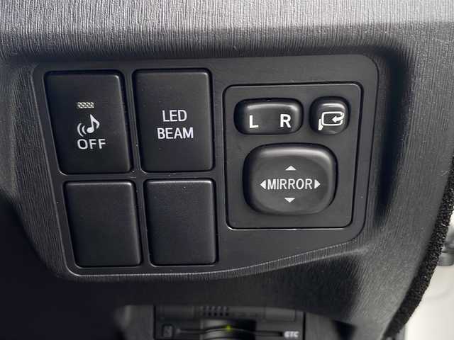 トヨタ プリウス S ツーリングセレ G’s 熊本県 2012(平24)年 12.6万km ホワイトパールクリスタルシャイン (株)IDOMが運営する【じしゃロン熊本店】の自社ローン対象車両になります。こちらは現金ご利用時の価格です。自社ローンご希望の方は別途その旨お申付け下さい。　/社外ナビ（CN-S300WD）/バックカメラ/フルセグテレビ/DVD/CD/Bluetooth接続/ETC/クルーズコントロール/HIDヘッドライト/オートライト/スマートキー/純正18インチアルミホイール