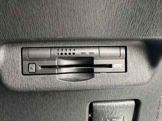 トヨタ プリウス S ツーリングセレ G’s 熊本県 2012(平24)年 12.6万km ホワイトパールクリスタルシャイン (株)IDOMが運営する【じしゃロン熊本店】の自社ローン対象車両になります。こちらは現金ご利用時の価格です。自社ローンご希望の方は別途その旨お申付け下さい。　/社外ナビ（CN-S300WD）/バックカメラ/フルセグテレビ/DVD/CD/Bluetooth接続/ETC/クルーズコントロール/HIDヘッドライト/オートライト/スマートキー/純正18インチアルミホイール