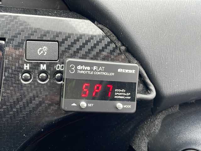 トヨタ プリウス S ツーリングセレ G’s 熊本県 2012(平24)年 12.6万km ホワイトパールクリスタルシャイン (株)IDOMが運営する【じしゃロン熊本店】の自社ローン対象車両になります。こちらは現金ご利用時の価格です。自社ローンご希望の方は別途その旨お申付け下さい。　/社外ナビ（CN-S300WD）/バックカメラ/フルセグテレビ/DVD/CD/Bluetooth接続/ETC/クルーズコントロール/HIDヘッドライト/オートライト/スマートキー/純正18インチアルミホイール