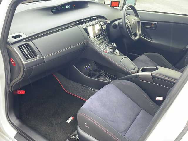 トヨタ プリウス S ツーリングセレ G’s 熊本県 2012(平24)年 12.6万km ホワイトパールクリスタルシャイン (株)IDOMが運営する【じしゃロン熊本店】の自社ローン対象車両になります。こちらは現金ご利用時の価格です。自社ローンご希望の方は別途その旨お申付け下さい。　/社外ナビ（CN-S300WD）/バックカメラ/フルセグテレビ/DVD/CD/Bluetooth接続/ETC/クルーズコントロール/HIDヘッドライト/オートライト/スマートキー/純正18インチアルミホイール